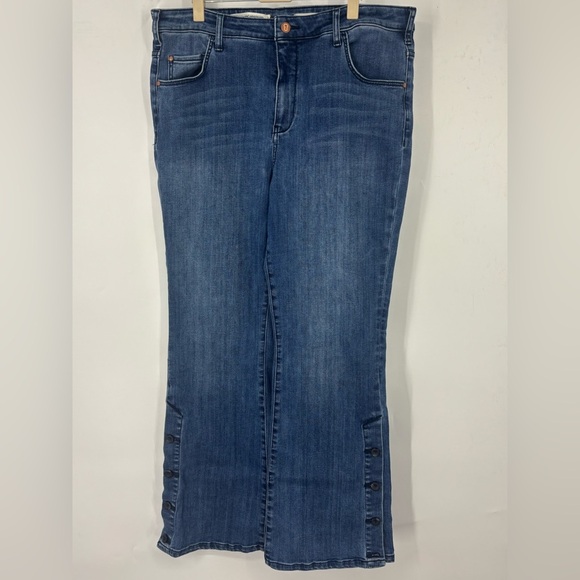 NWOT Pilcro High Rise Bootcut Button Hem in Medium Blue 33 - Picture 5 of 7